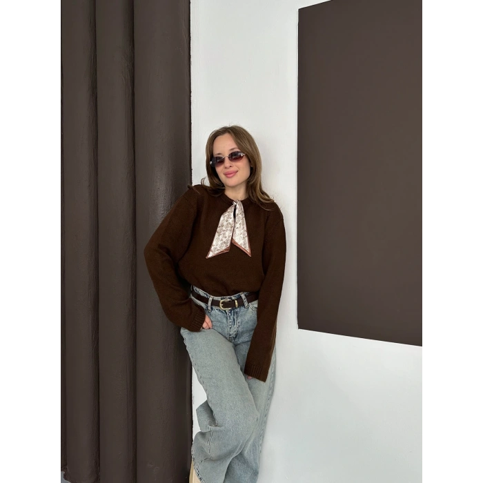 Fular Detaylı Triko Kazak Acı Kahve