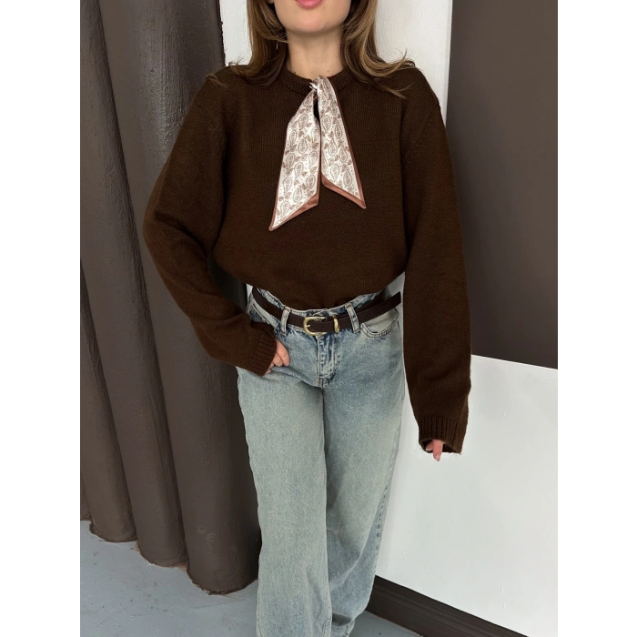 Fular Detaylı Triko Kazak Acı Kahve