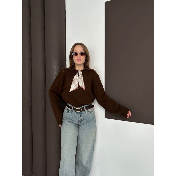 Fular Detaylı Triko Kazak Acı Kahve