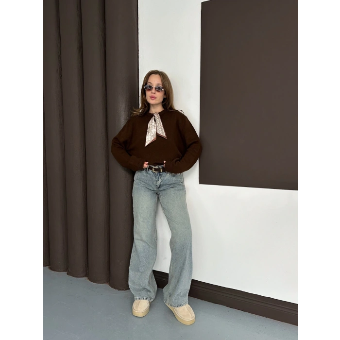 Fular Detaylı Triko Kazak Acı Kahve