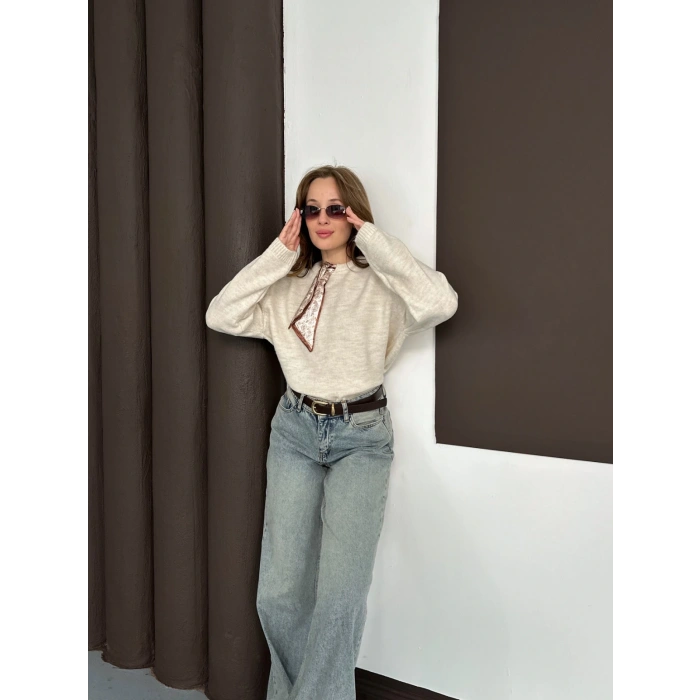 Fular Detaylı Triko Kazak Bej