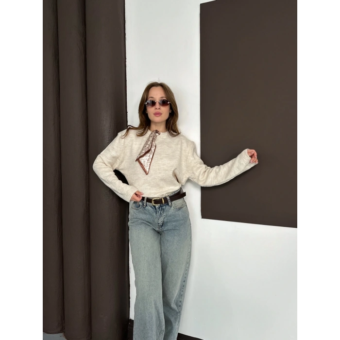 Fular Detaylı Triko Kazak Bej