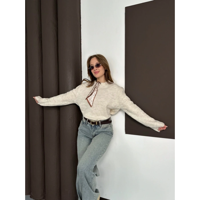 Fular Detaylı Triko Kazak Bej