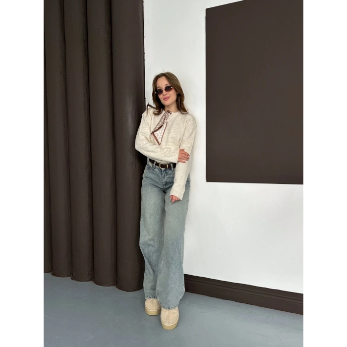 Fular Detaylı Triko Kazak Bej