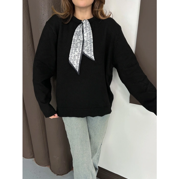 Fular Detaylı Triko Kazak Siyah