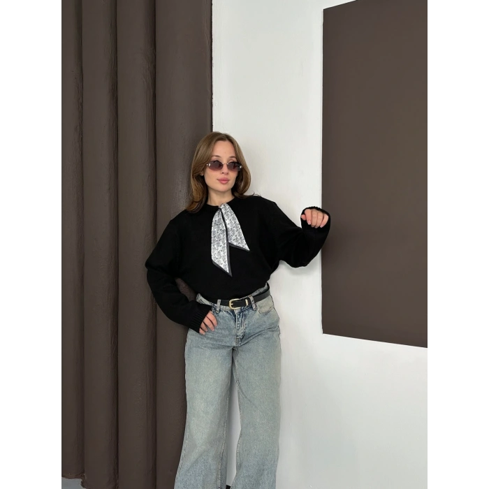 Fular Detaylı Triko Kazak Siyah