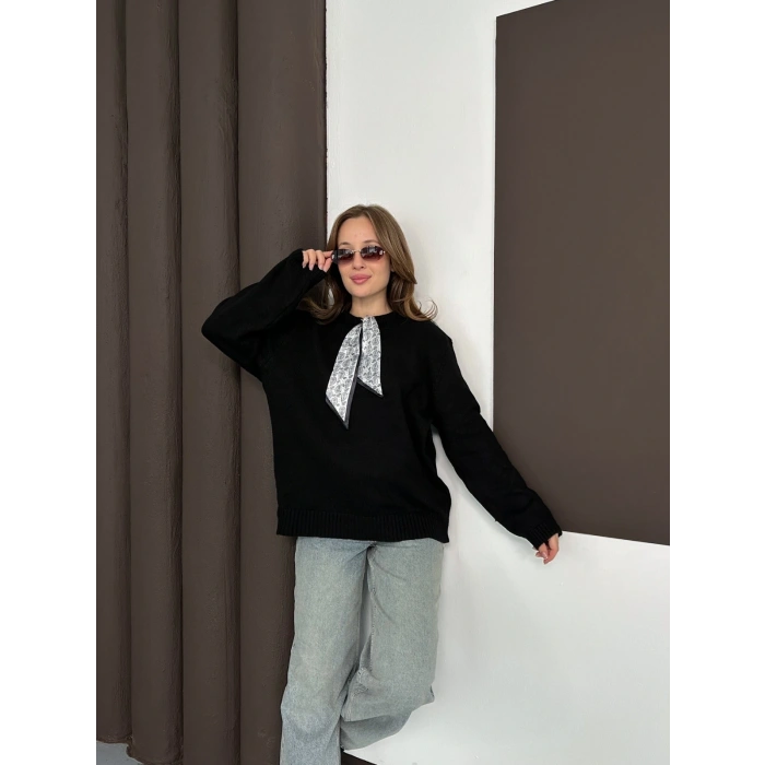 Fular Detaylı Triko Kazak Siyah