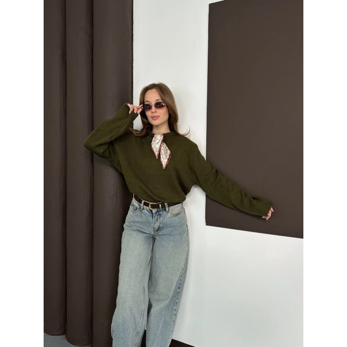 Fular Detaylı Triko Kazak Yeşil