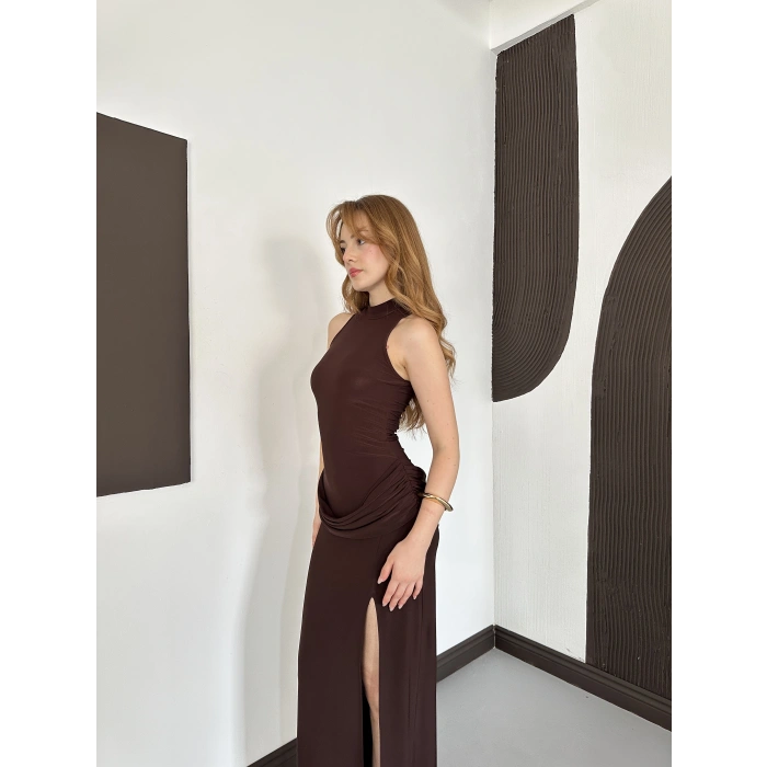 Halter Yaka Bel Detaylı Yırmaçlı Sandy Elbise Kahve