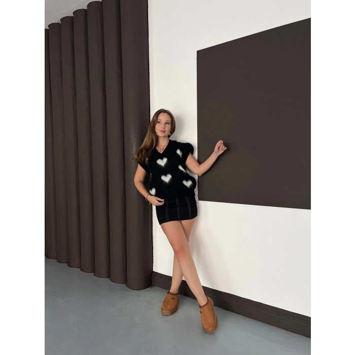 Kalp Detaylı Triko Yelek Siyah