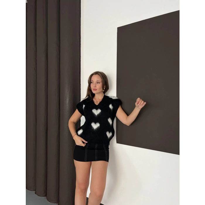 Kalp Detaylı Triko Yelek Siyah