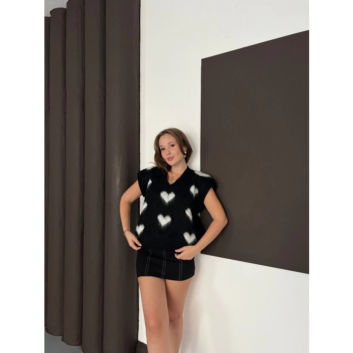 Kalp Detaylı Triko Yelek Siyah