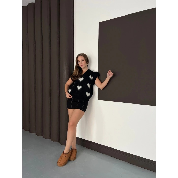 Kalp Detaylı Triko Yelek Siyah