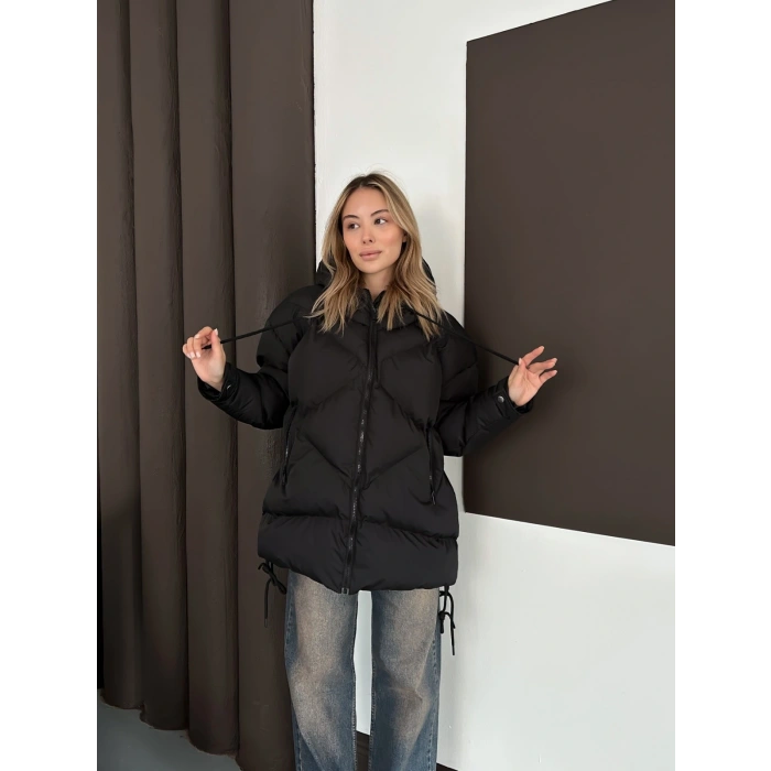 Kapüşonlu Desenli Şişme Mont Siyah