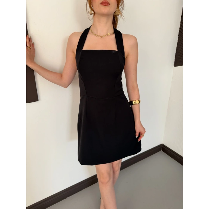 Kare Yaka Boyundan Bağlamalı Mini Çan Elbise Siyah