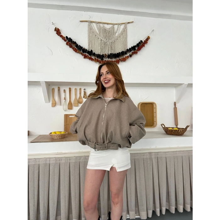 Kemer Detaylı Fermuarlı Kısa Kaşe Ceket Bej