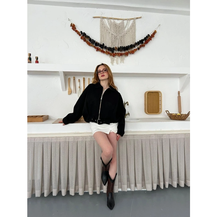 Kemer Detaylı Fermuarlı Kısa Kaşe Ceket Siyah