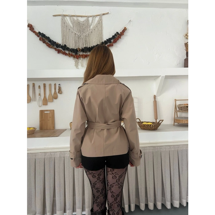 Kemer Detaylı İçi Astarlı Kısa Trenç Bej