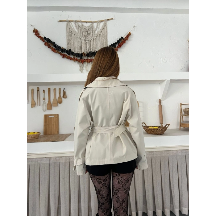 Kemer Detaylı İçi Astarlı Kısa Trenç Ekru