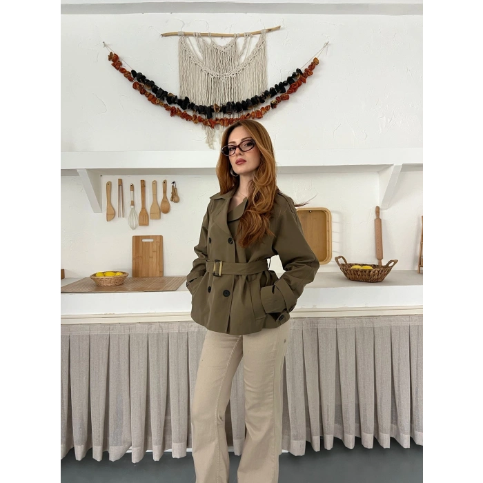 Kemer Detaylı İçi Astarlı Kısa Trenç Haki