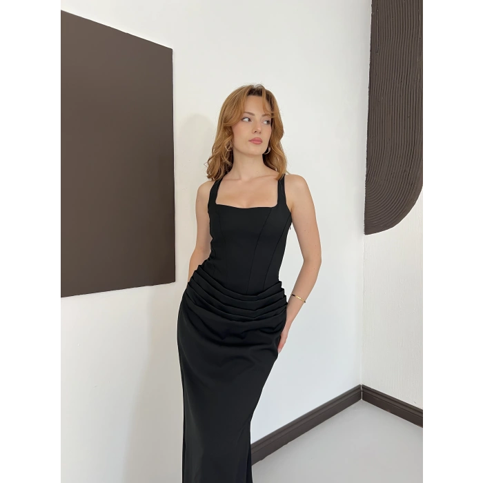 Korse Detaylı Kare Yaka Drapeli Elbise Siyah