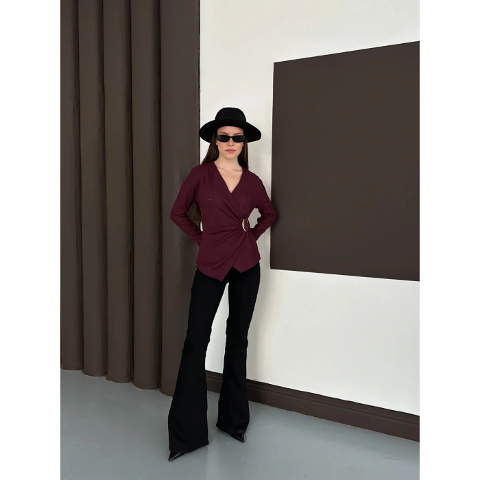 Kruvaze Yaka Aksesuar Detaylı Simli Bluz Mürdüm