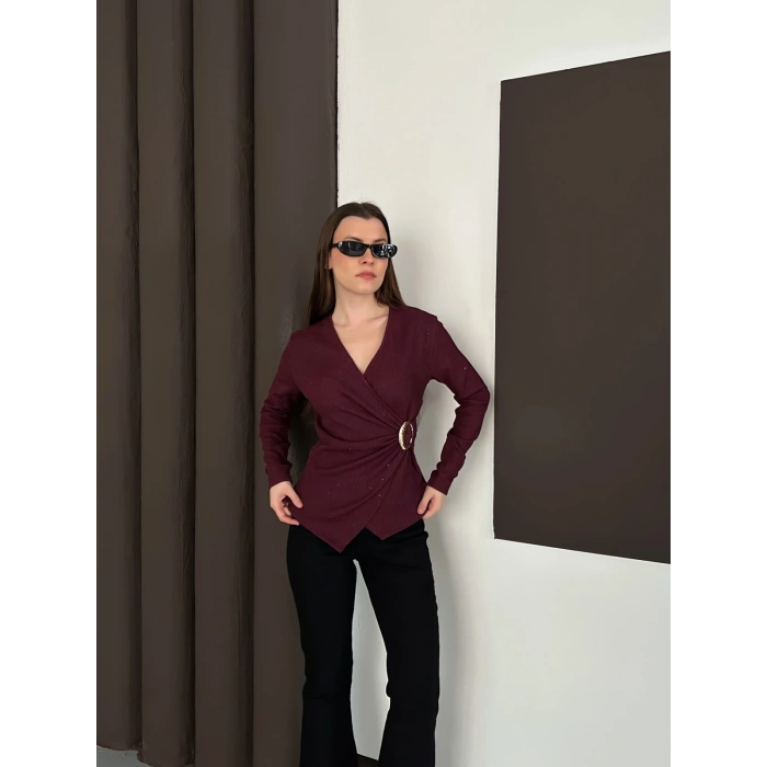 Kruvaze Yaka Aksesuar Detaylı Simli Bluz Mürdüm