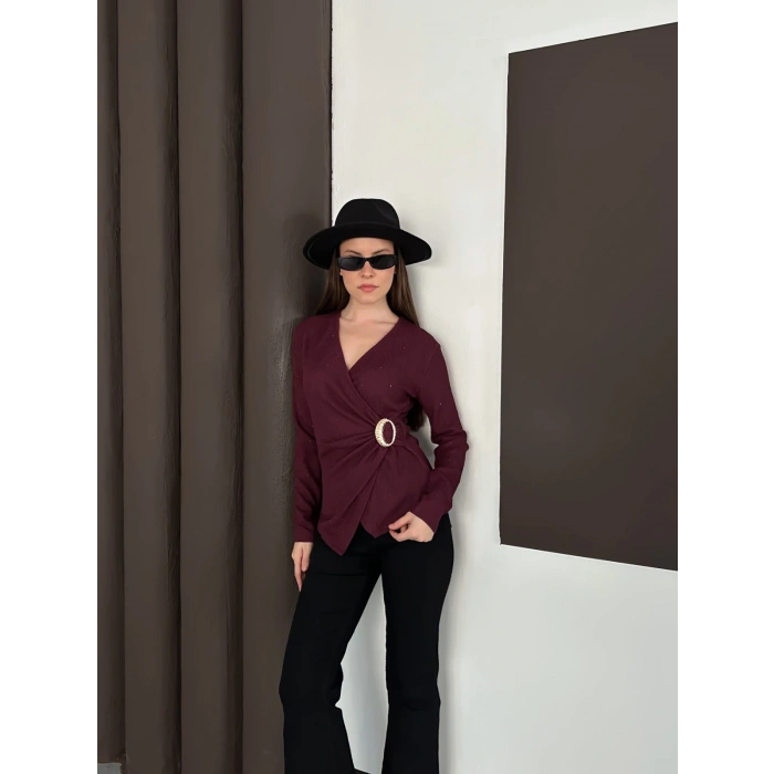 Kruvaze Yaka Aksesuar Detaylı Simli Bluz Mürdüm