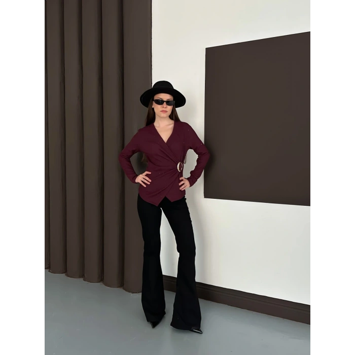 Kruvaze Yaka Aksesuar Detaylı Simli Bluz Mürdüm