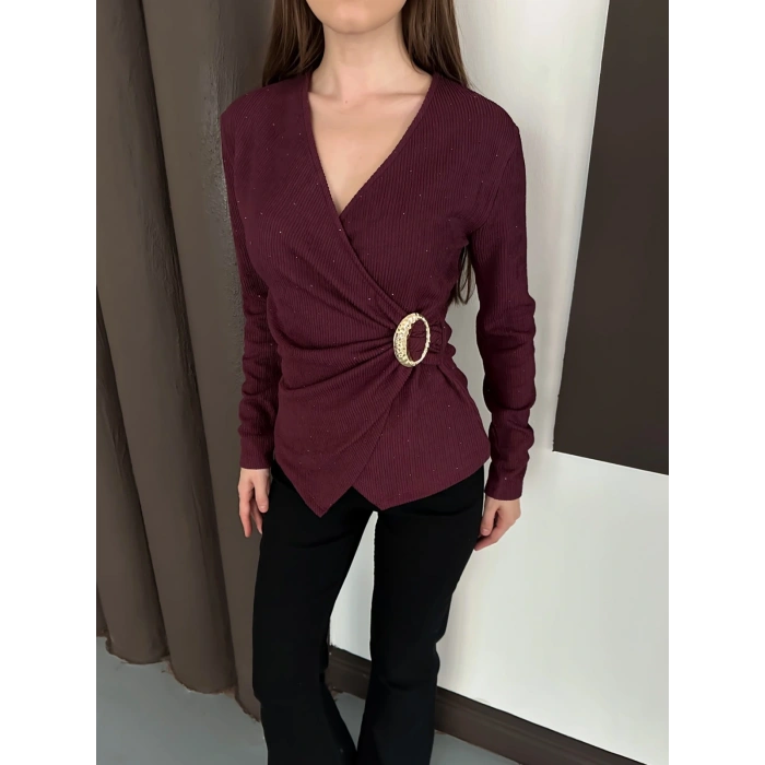 Kruvaze Yaka Aksesuar Detaylı Simli Bluz Mürdüm