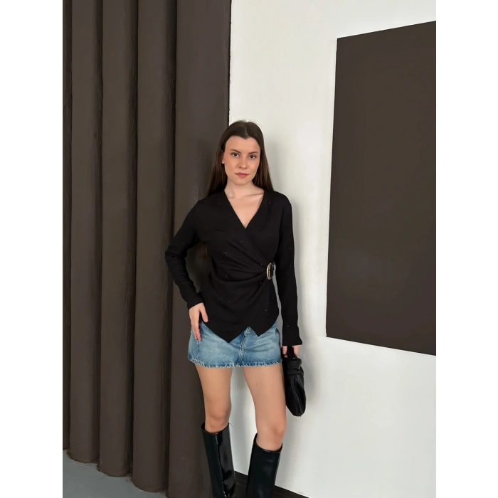 Kruvaze Yaka Aksesuar Detaylı Simli Bluz Siyah