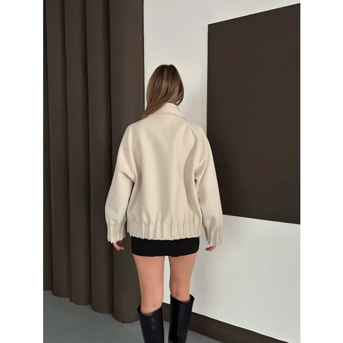 Kruvaze Yaka Kısa Büzgü Detaylı Kaşe Ceket Ekru
