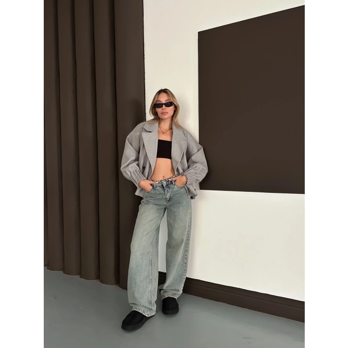 Kruvaze Yaka Kısa Büzgü Detaylı Kaşe Ceket Gri