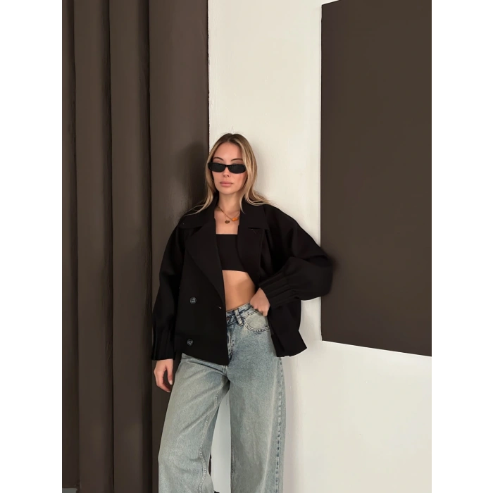 Kruvaze Yaka Kısa Büzgü Detaylı Kaşe Ceket Siyah