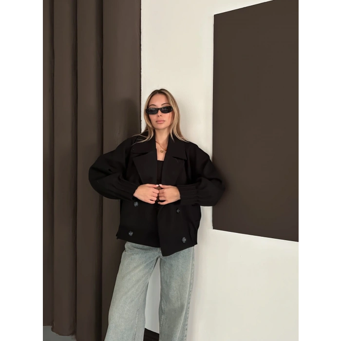 Kruvaze Yaka Kısa Büzgü Detaylı Kaşe Ceket Siyah