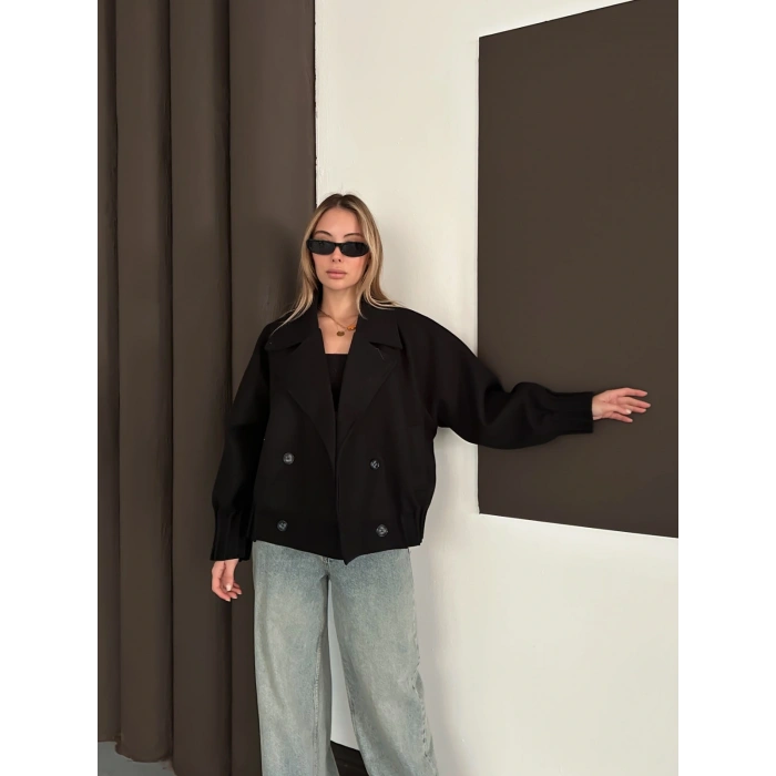 Kruvaze Yaka Kısa Büzgü Detaylı Kaşe Ceket Siyah