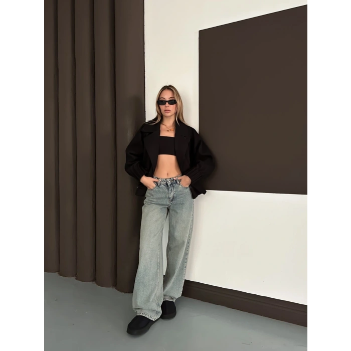 Kruvaze Yaka Kısa Büzgü Detaylı Kaşe Ceket Siyah