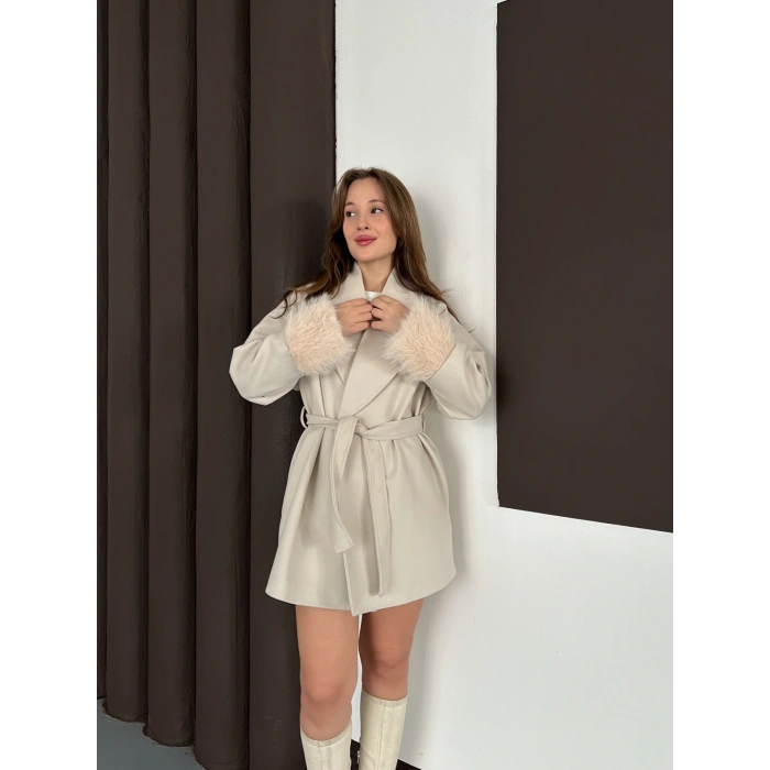 Kuşaklı Peluş Detay Kaşe Kaban Bej