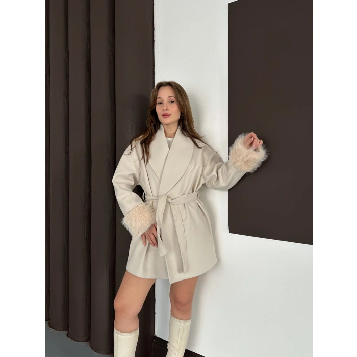 Kuşaklı Peluş Detay Kaşe Kaban Bej