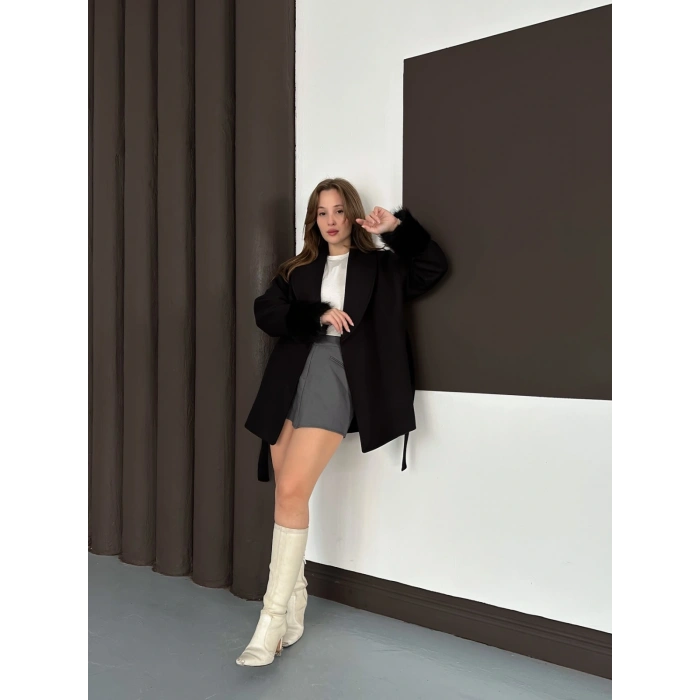 Kuşaklı Peluş Detay Kaşe Kaban Siyah