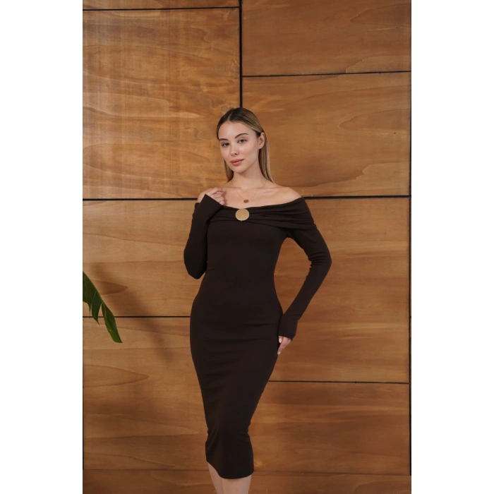 Madonna Yaka Aksesuar Detaylı Sandy Elbise Acı Kahve