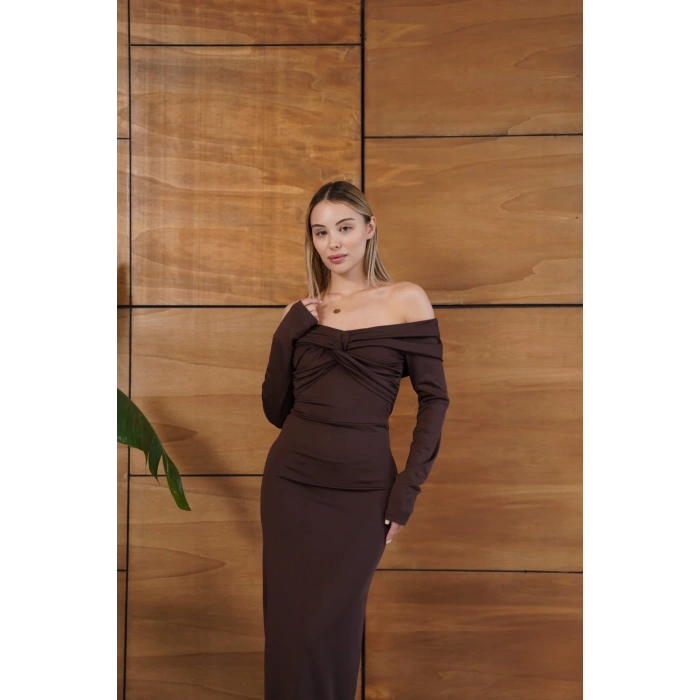 Madonna Yaka Büzgü Detaylı Uzun Elbise Kahve