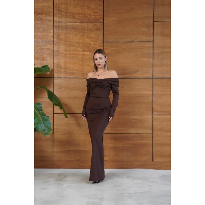 Madonna Yaka Büzgü Detaylı Uzun Elbise Kahve
