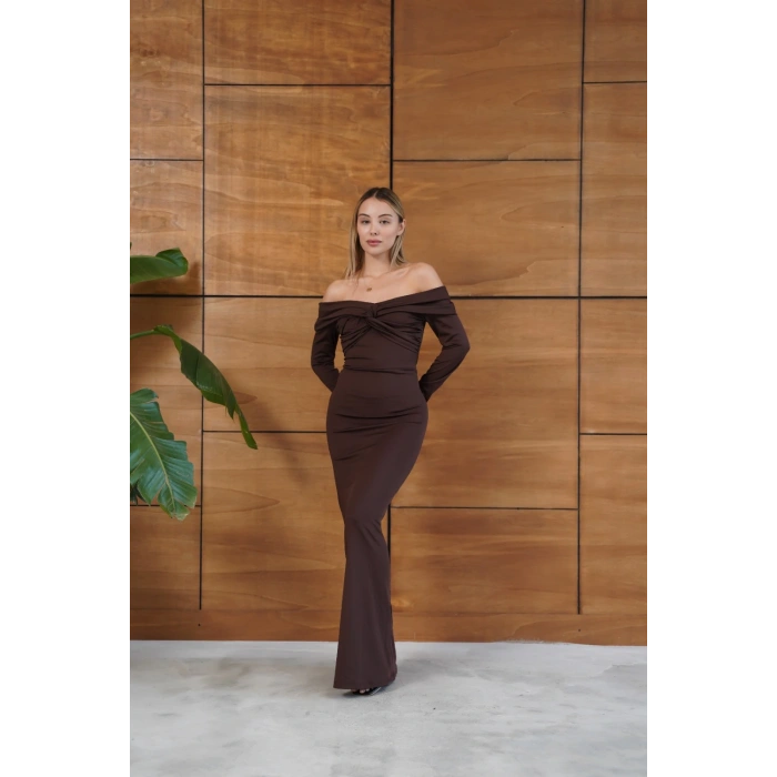 Madonna Yaka Büzgü Detaylı Uzun Elbise Kahve