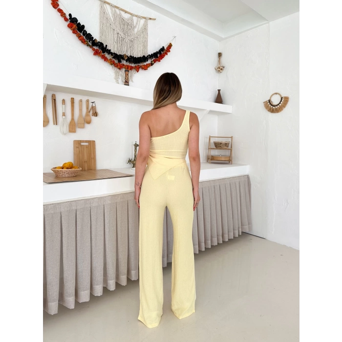 Omuz Toka Detaylı Asimetrik Takım Sarı