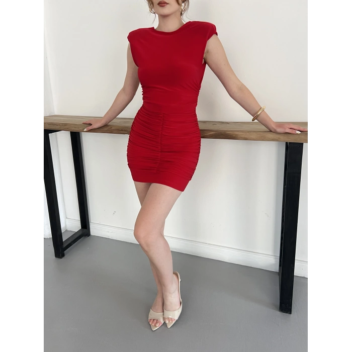 Omuz Vatkalı Drape Detaylı Mini Elbise Kırmızı