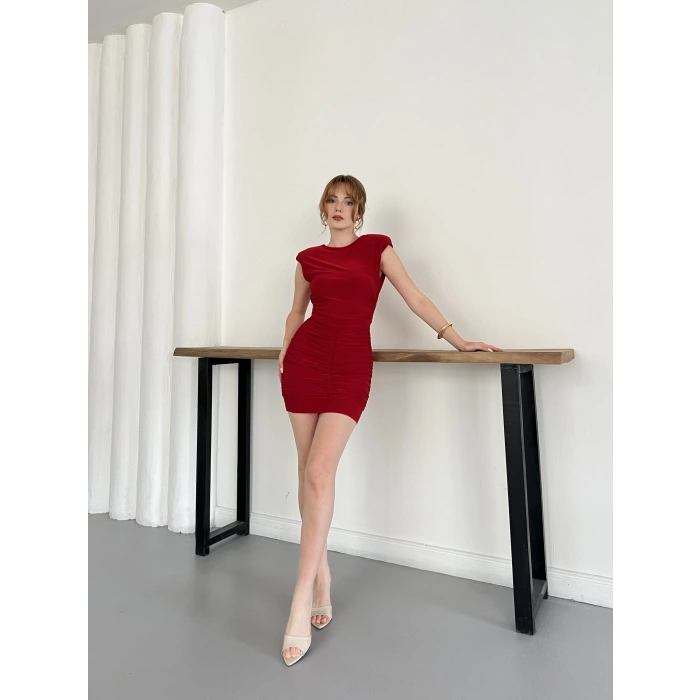 Omuz Vatkalı Drape Detaylı Mini Elbise Kırmızı