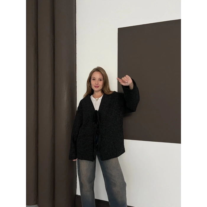 Ön Bağlama Detaylı Kaşe Ceket Siyah