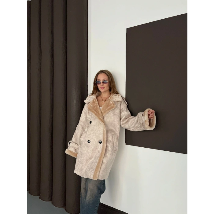 Peluş Detaylı Uzun Lamine Kaban Bej