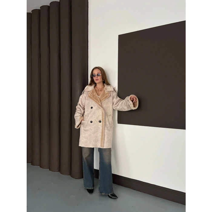 Peluş Detaylı Uzun Lamine Kaban Bej